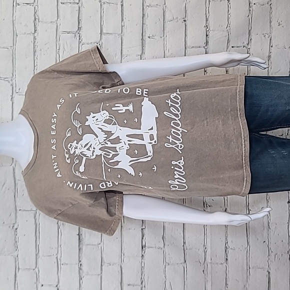 Licensed Band Merch Chris Stapleton Hard Livin' Relaxed Graphic Tee in Tan - Picture 1 of 17
